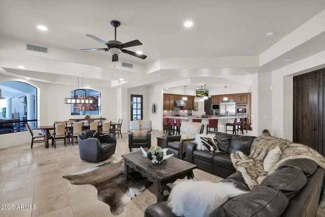 6831 E PARADISE Drive, Scottsdale, AZ 85254
