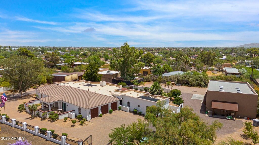 6831 E PARADISE Drive, Scottsdale, AZ 85254 — photo 2