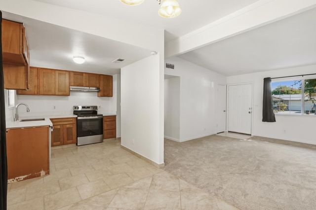 3812 Moonbeam Dr, Sacramento, CA 95827