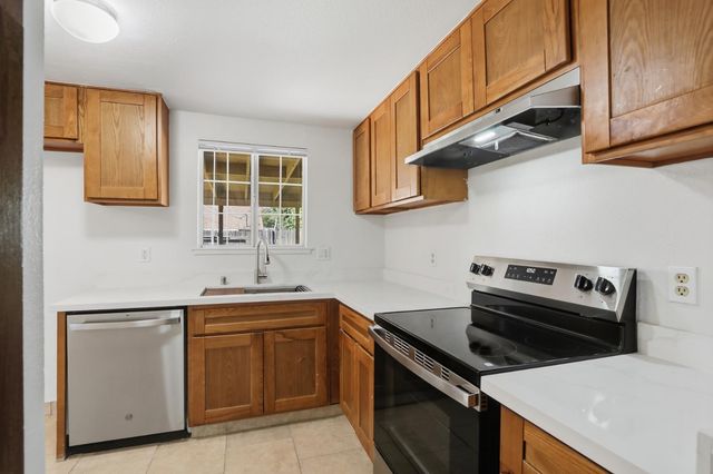 3812 Moonbeam Dr, Sacramento, CA 95827