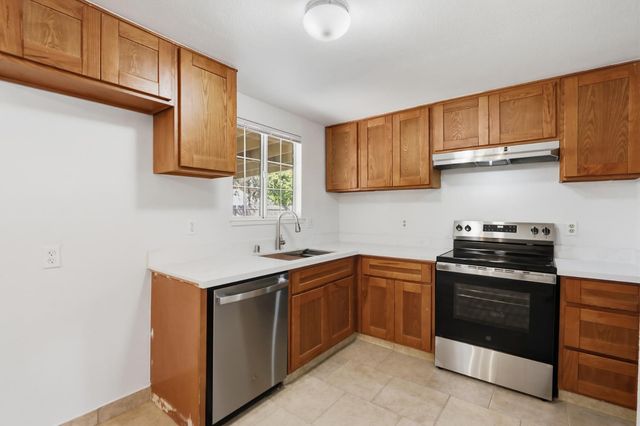 3812 Moonbeam Dr, Sacramento, CA 95827