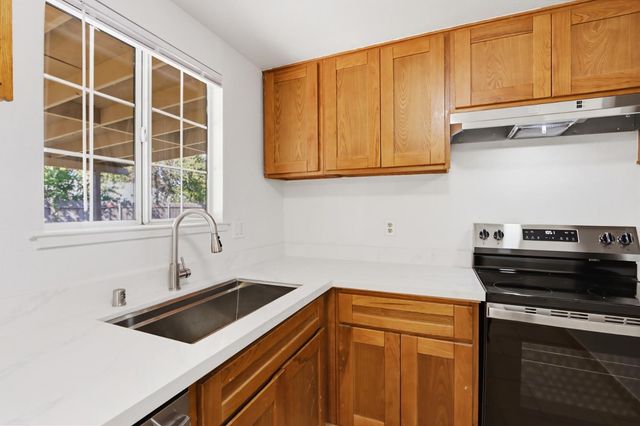 3812 Moonbeam Dr, Sacramento, CA 95827