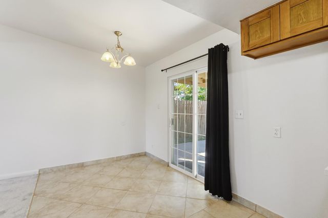 3812 Moonbeam Dr, Sacramento, CA 95827