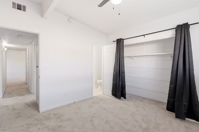 3812 Moonbeam Dr, Sacramento, CA 95827