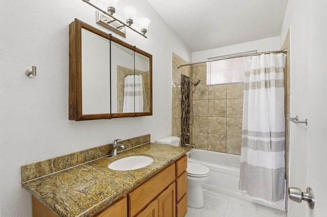 3812 Moonbeam Dr, Sacramento, CA 95827