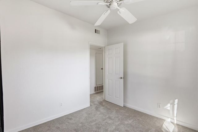 3812 Moonbeam Dr, Sacramento, CA 95827