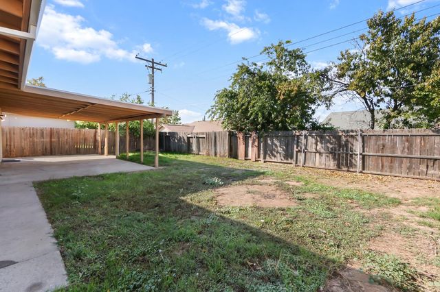 3812 Moonbeam Dr, Sacramento, CA 95827