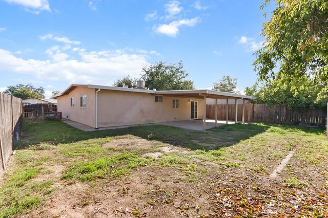 3812 Moonbeam Dr, Sacramento, CA 95827