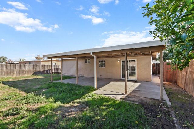 3812 Moonbeam Dr, Sacramento, CA 95827