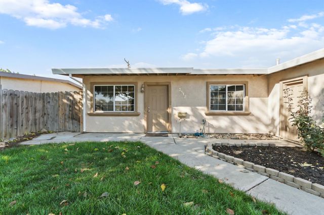 3812 Moonbeam Dr, Sacramento, CA 95827