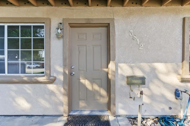 3812 Moonbeam Dr, Sacramento, CA 95827