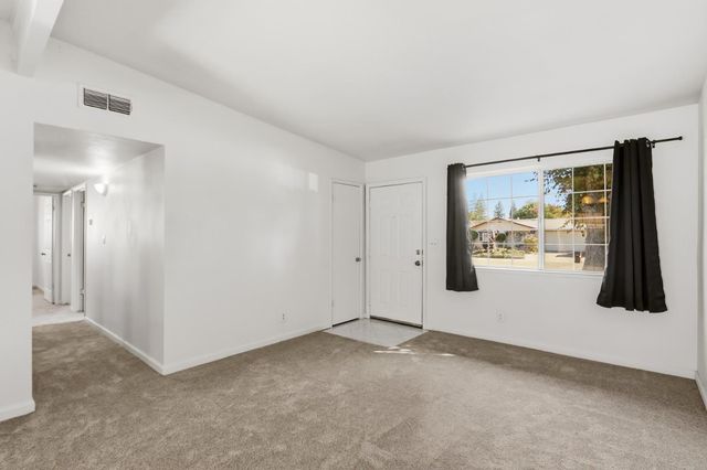 3812 Moonbeam Dr, Sacramento, CA 95827