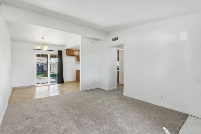 3812 Moonbeam Dr, Sacramento, CA 95827