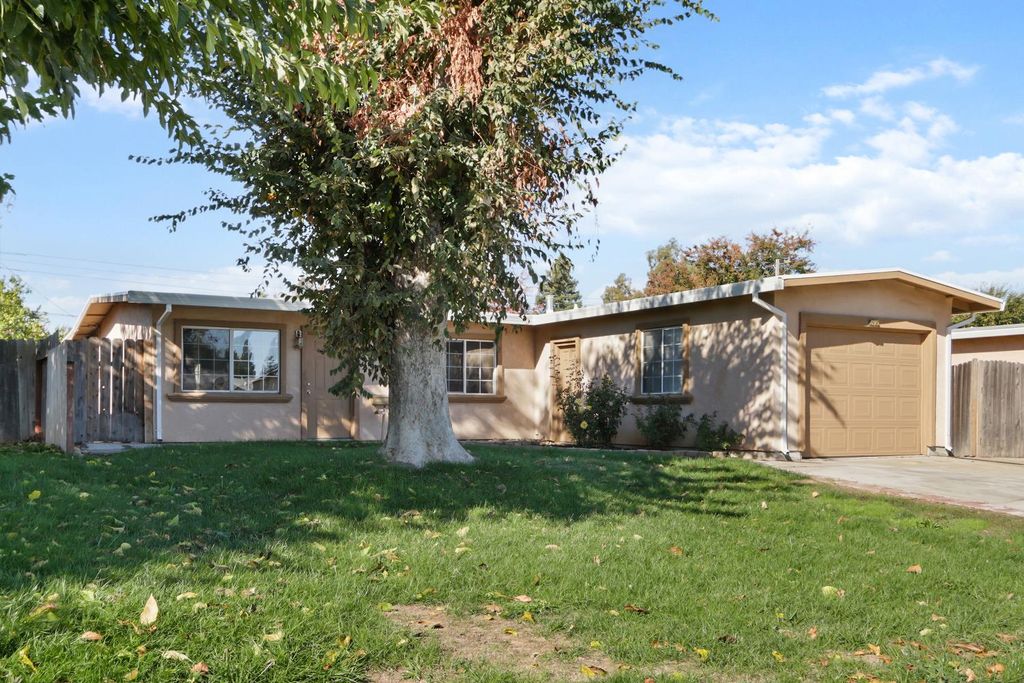 3812 Moonbeam Dr, Sacramento, CA 95827