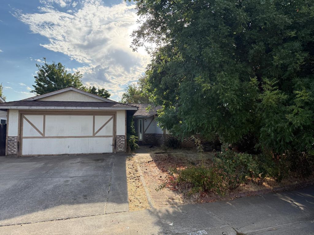 7839 Edenwood Ct, Sacramento, CA 95828
