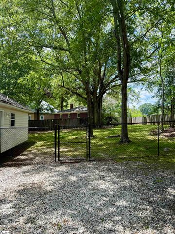 222 South Street, Woodruff, SC 29388