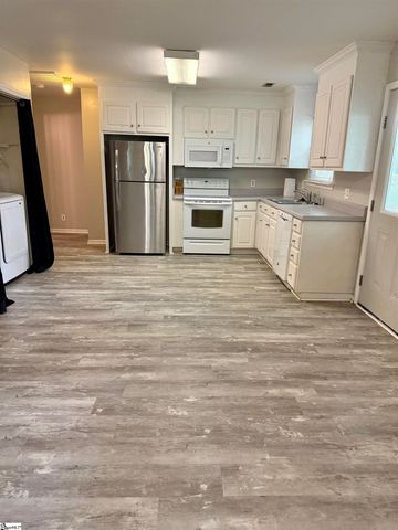 222 South Street, Woodruff, SC 29388