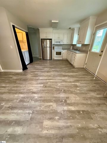 222 South Street, Woodruff, SC 29388