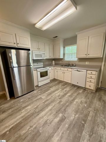 222 South Street, Woodruff, SC 29388