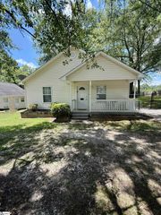 222 South Street, Woodruff, SC 29388