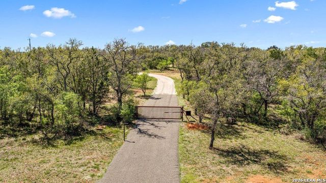 434 W Turner Ct, Johnson City, TX 78636