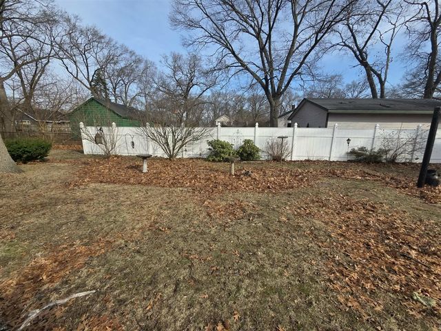 1040 James Avenue, Muskegon, MI 49442