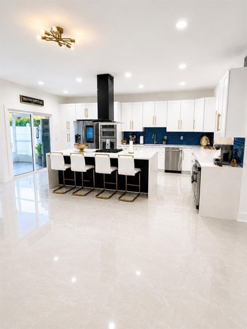 452 BATH CLUB BOULEVARD N, North Redington Beach, FL 33708