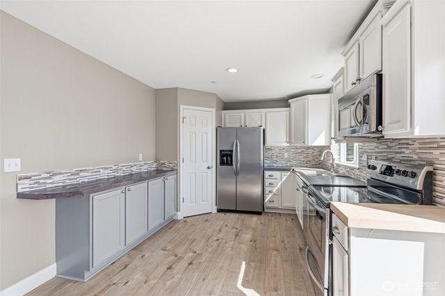 722 NW Meadow Ridge Lane, Camas, WA 98607