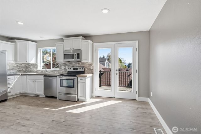 722 NW Meadow Ridge Lane, Camas, WA 98607