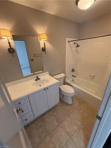 318 Hanover Arms Court, Winston-salem, NC 27104