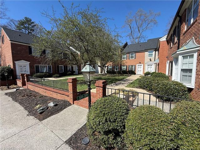 318 Hanover Arms Court, Winston-salem, NC 27104