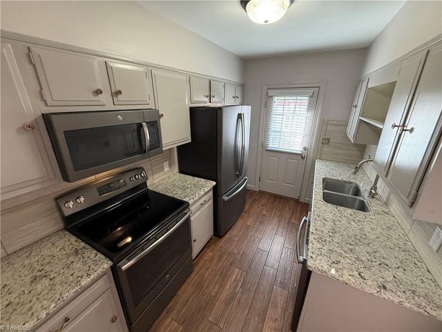 318 Hanover Arms Court, Winston-salem, NC 27104