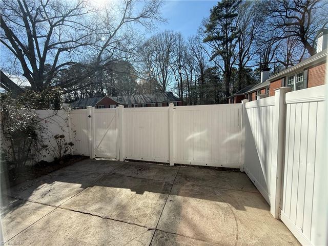318 Hanover Arms Court, Winston-salem, NC 27104