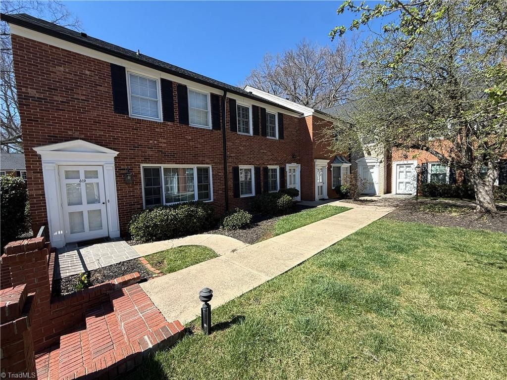 318 Hanover Arms Court, Winston-salem, NC 27104