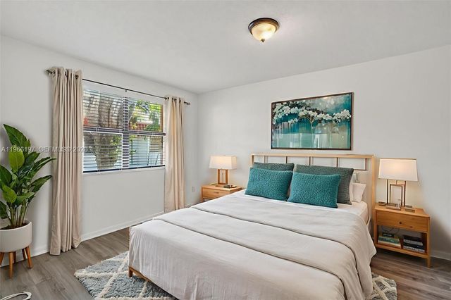 9730 Hammocks Blvd 201-28, Miami, FL 33196