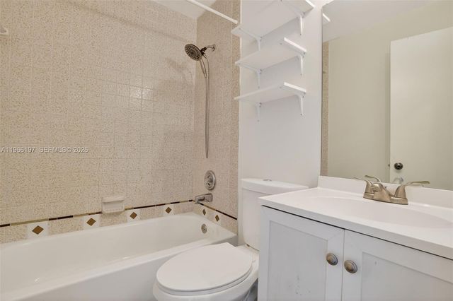 9730 Hammocks Blvd 201-28, Miami, FL 33196