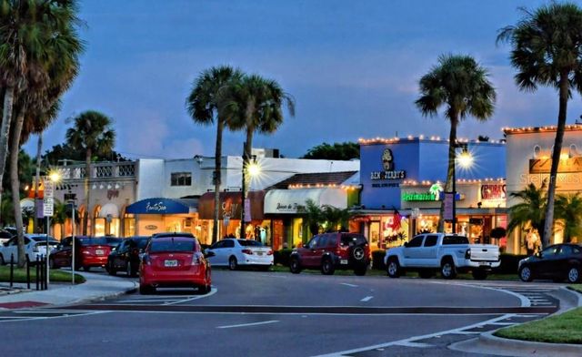 8143 36TH STREET E, Sarasota, FL 34243