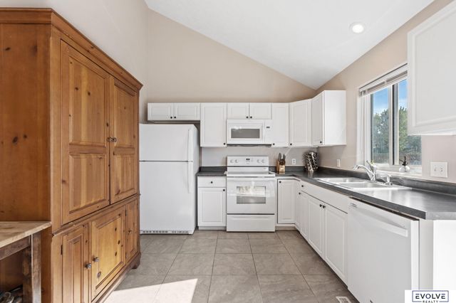 1203 Rawhide Road, Papillion, NE 68046