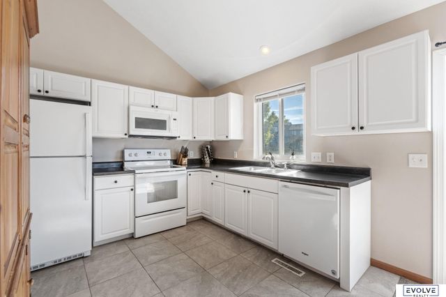 1203 Rawhide Road, Papillion, NE 68046