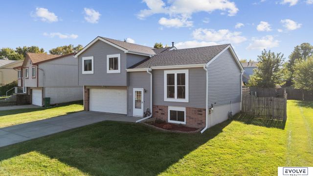 1203 Rawhide Road, Papillion, NE 68046