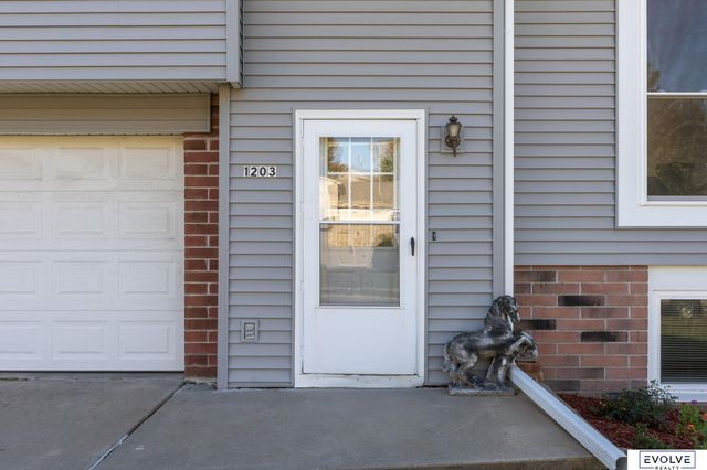 1203 Rawhide Road, Papillion, NE 68046