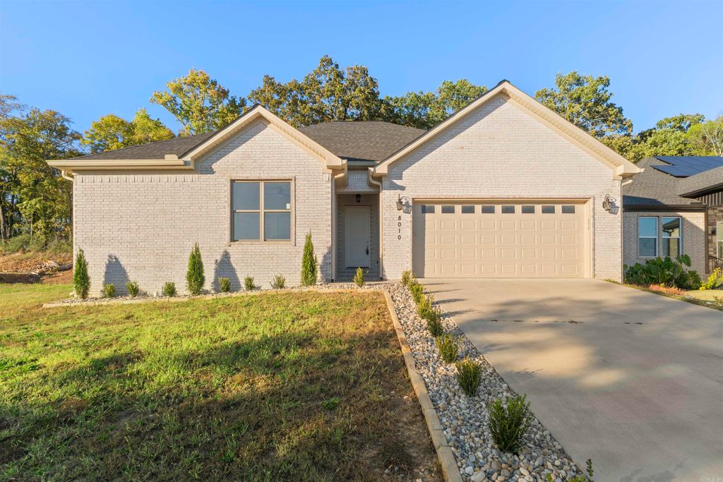 8010 Kanis Oaks Drive, Little Rock, AR 72204