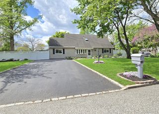 19 Hartsdale Lane, Coram, NY 11727