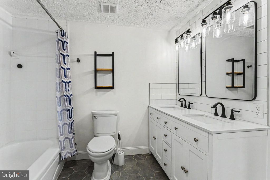 Image 18 of property listing at 286 MAPLE WREATH CT, Abingdon, MD 21009