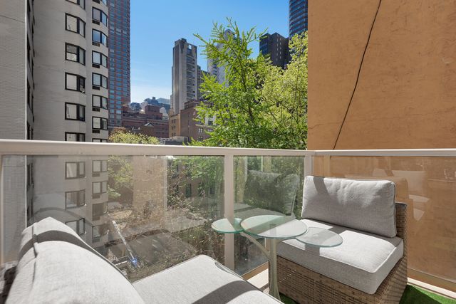250 E 49th St Apt 4A, New York City, NY 10017