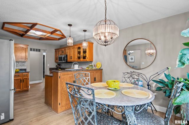 1808 S Buhr Mill Court, Springfield, IL 62704