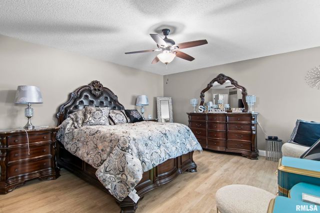 1808 S Buhr Mill Court, Springfield, IL 62704
