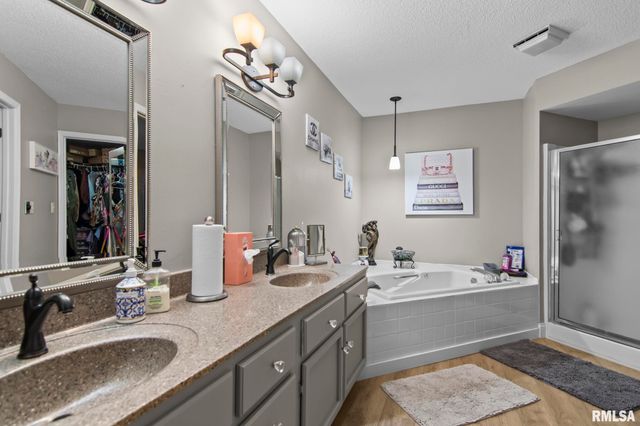 1808 S Buhr Mill Court, Springfield, IL 62704