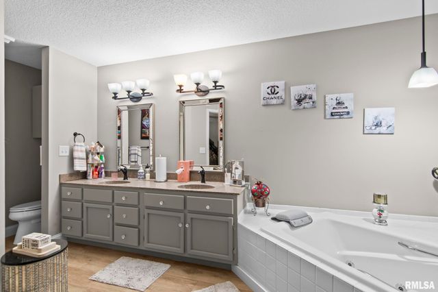 1808 S Buhr Mill Court, Springfield, IL 62704