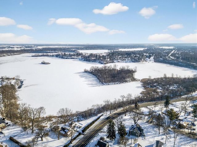 13153 Lake Point Boulevard, Belleville, MI 48111